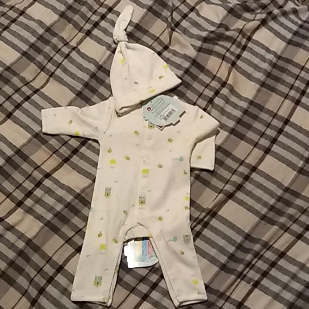 NWT Piccalilly Organic Newborn 1 piece + Knot Hat